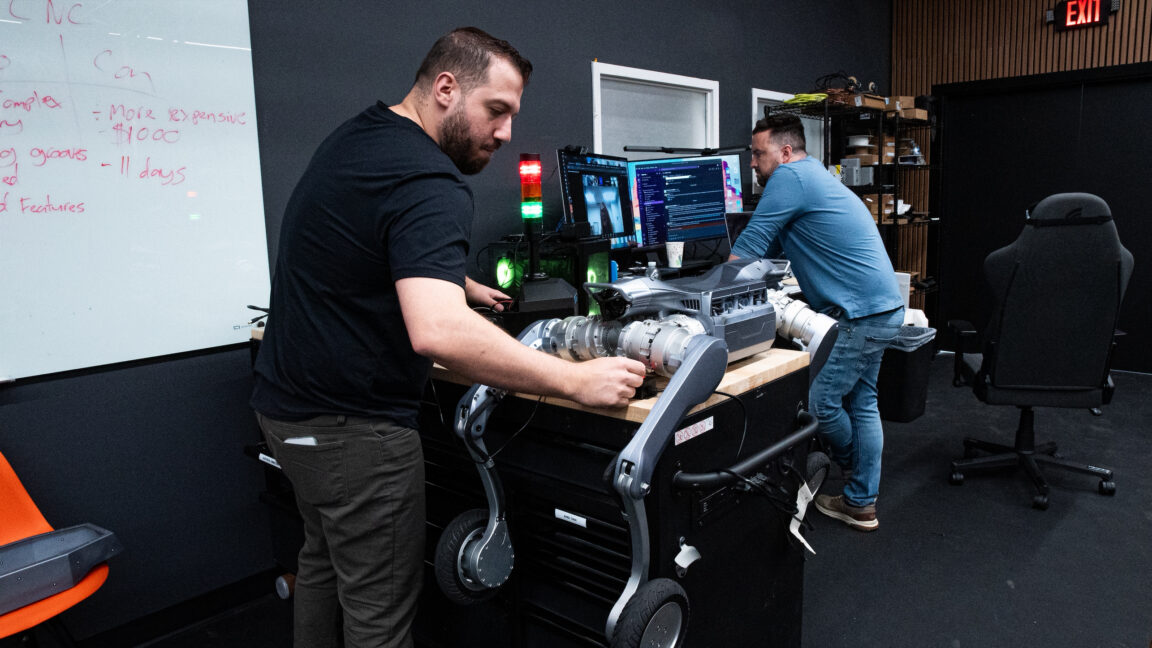 ABD'nin Çinli Robot Yasağı Sonrası RoboStore Kendi Üretimine Başlıyor