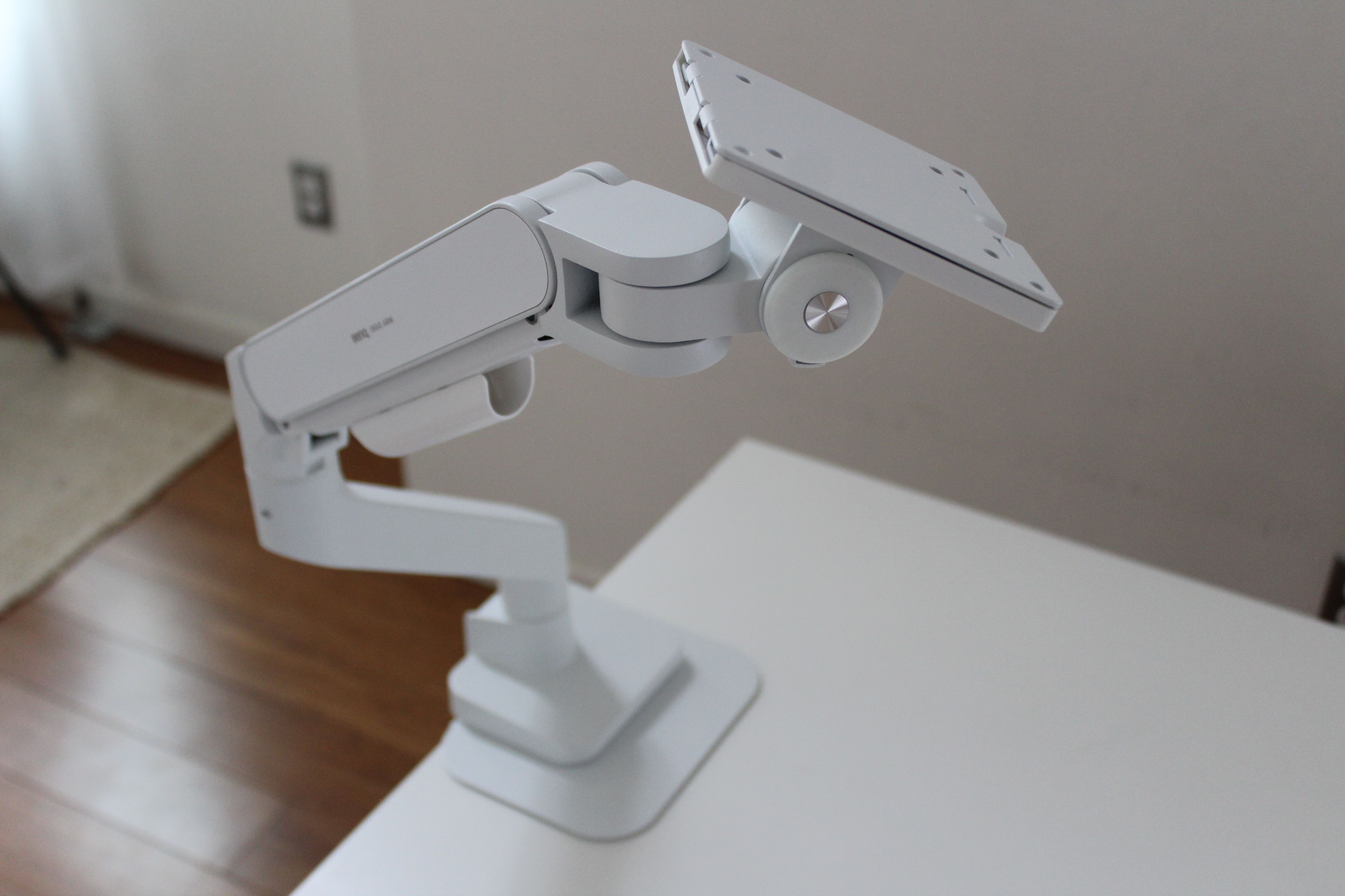 Masaüstü Alanınızı Genişletecek En İyi 4 Monitör Askı Aparatı