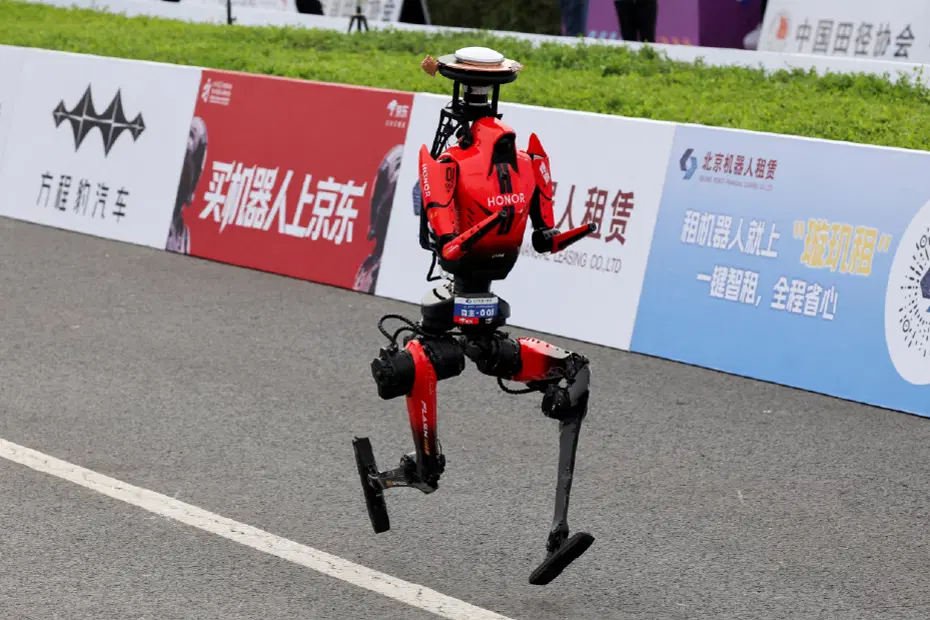 İnsansı Robot Lightning, 100 Metrede Usain Bolt'un Rekorunu Kırdı
