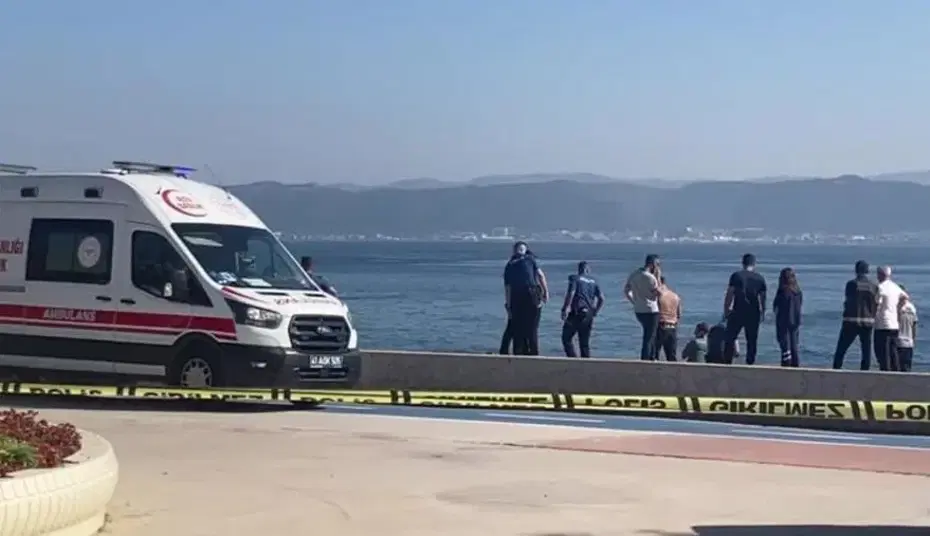 Kocaeli Darıca'da Ölü Bulunan 3 Kardeş Toprağa Verildi: Soruşturma Sürüyor