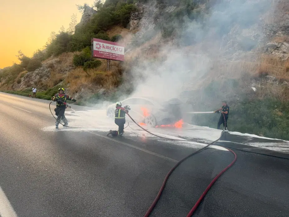 Aydın'da Elektrikli Araç Yangını: 'Thermal Runaway' Reaksiyonu 12 Saatte Durdurulabildi