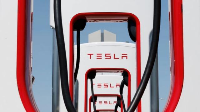 Tesla, İzmir Bornova'ya İlk Supercharger İstasyonunu Kuruyor