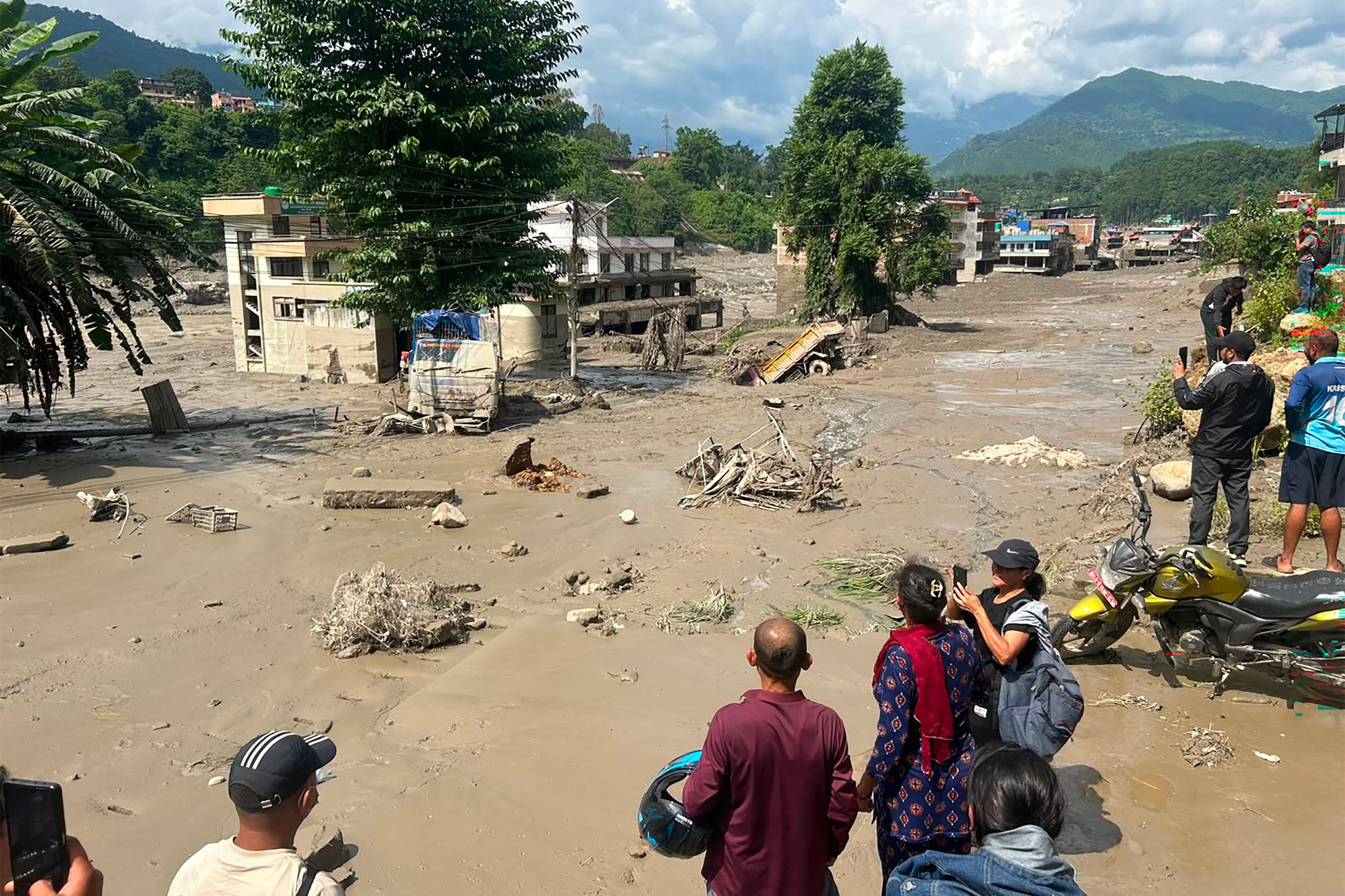 Nepal'deki Ölümcül Selin Arkasında Yatan Neden: Eriyen Buzullar
