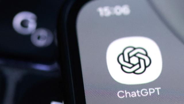 ChatGPT'nin Geçici Sohbet Özelliğine Kaydetme ve Kişiselleştirme Seçenekleri Eklendi