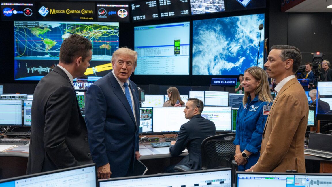 Trump'ın NASA Basın Toplantısına Sürpriz Telefon Bağlantısı Neden Önemli?