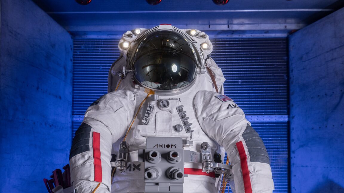 NASA Artemis İçin Ay Kıyafeti Tasarımını Değiştiriyor