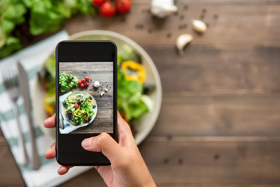 Akıllı Telefon Kamerası Hafızayı Zayıflatıyor: Sürekli Fotoğraf Çekmenin Gizli Tehlikesi
