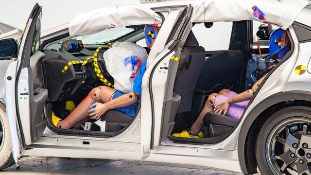 IIHS Çarpışma Testlerinde En Yüksek Güvenlik Notunu Alan İki Otomobil Belli Oldu