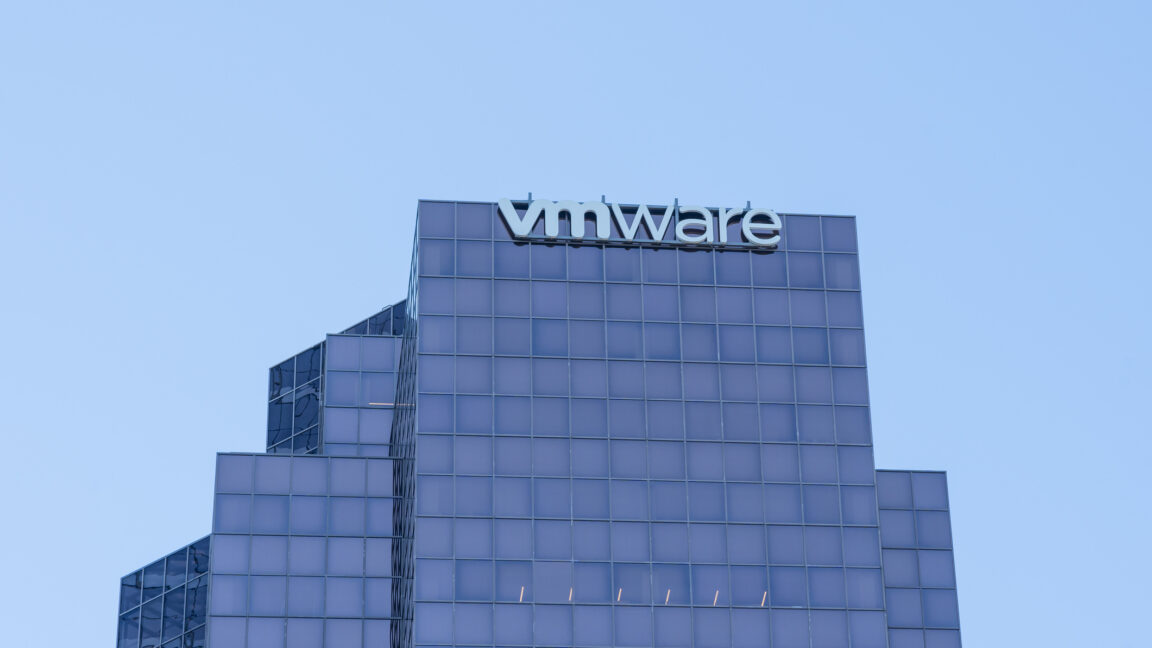 VMware KOBİ'leri Geri Kazanmaya Çalışıyor: 'Eksik Olan Özellik Değil, Güven'