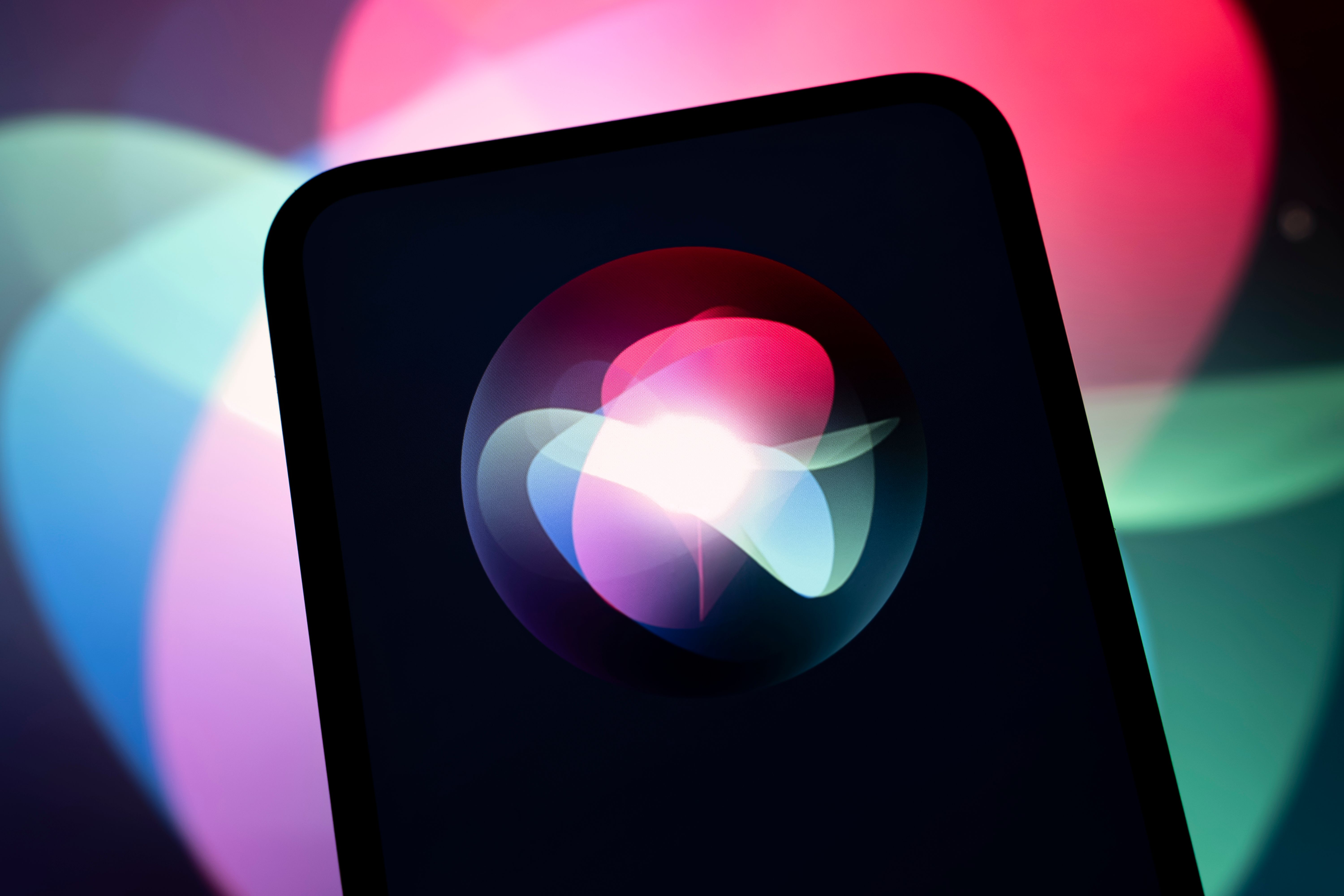 Apple'ın Yeni Siri AI Asistanı: Gelişmiş Özellikler Kullanıcı Alışkanlıklarını Değiştirebilecek mi?
