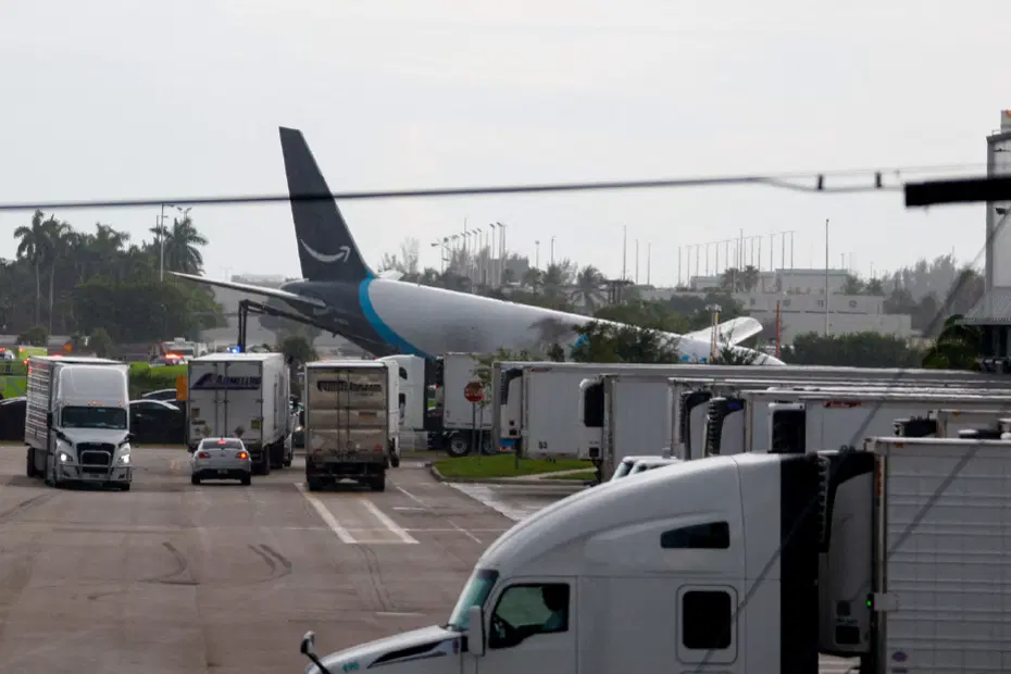 ABD'de Amazon'a Ait Boeing 767 Kargo Uçağı Miami'de Pistten Çıktı
