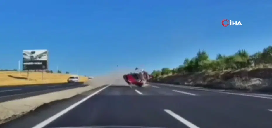 Ankara'da Feci Kaza: Karşı Şeride Geçen Araç İki Otomobile Çarptı (1 Ölü, 7 Yaralı)