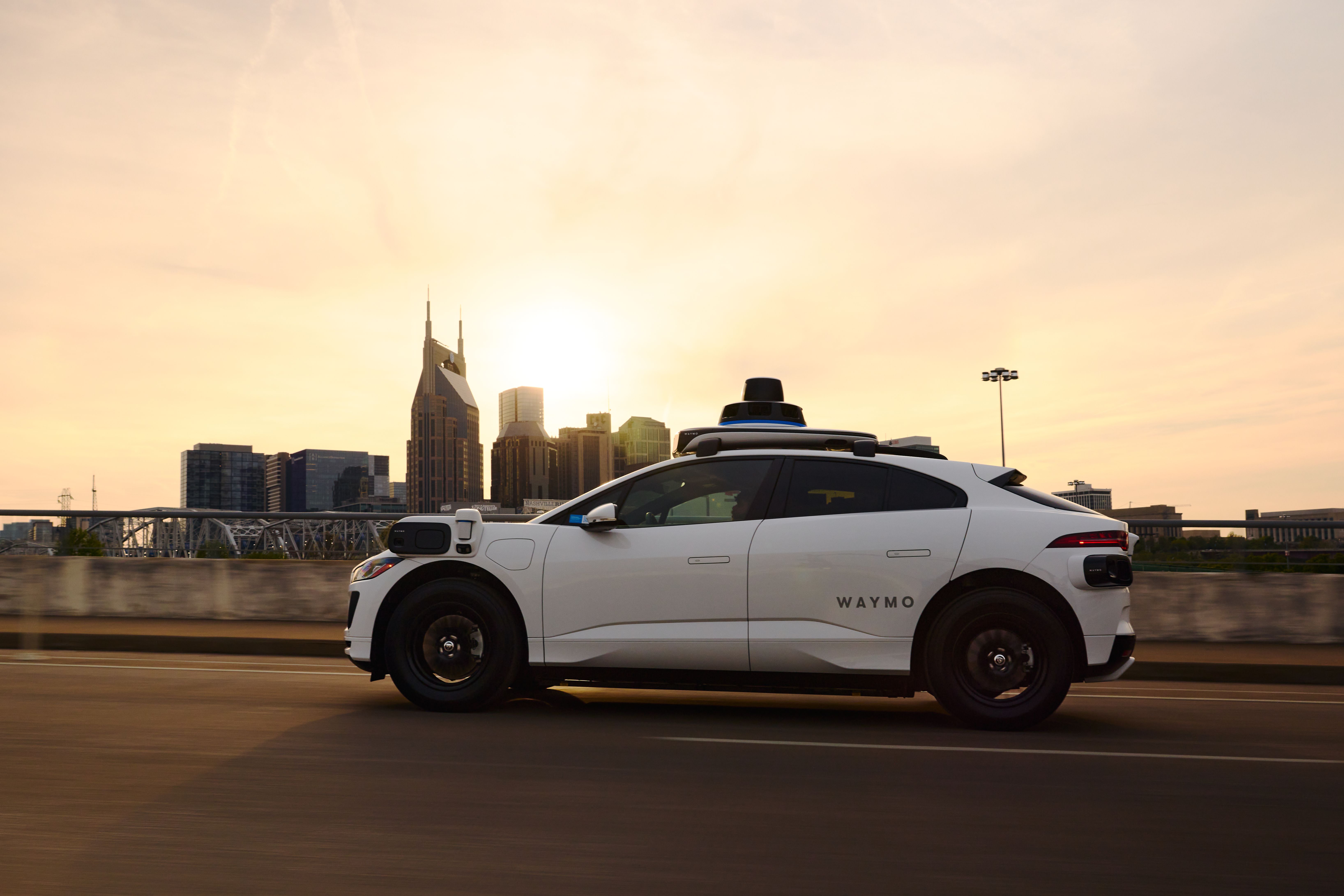 Lyft, Sürücüsüz Gelecekte Şoförlerine Yeni Bir Rol Biçiyor: Waymo Araçlarının Bakımı