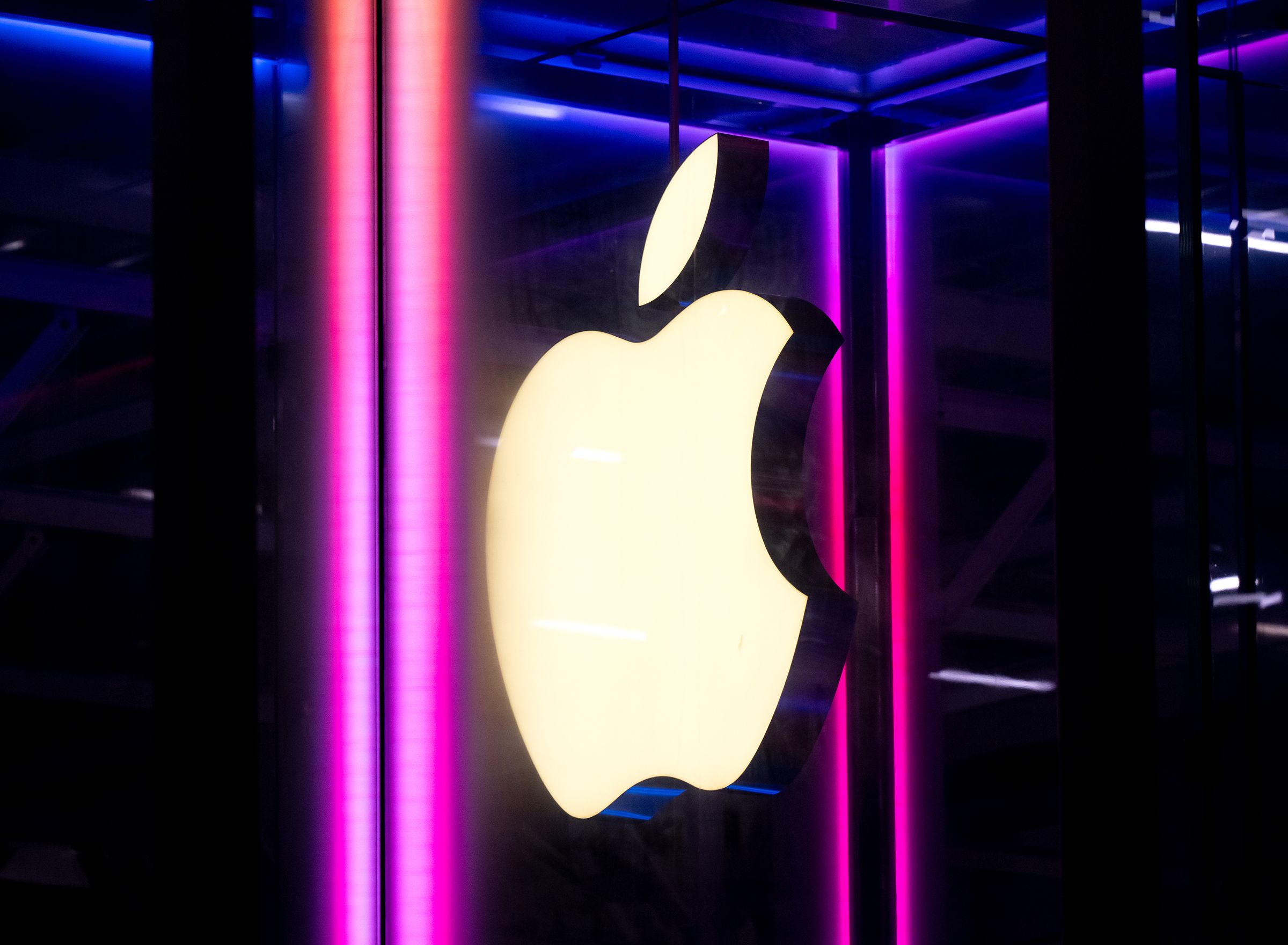 Apple Etkinliğinde Neler Bekleniyor: Katlanabilir iPhone Ultra ve Siri AI