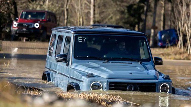 Mercedes-Benz, SUV Modellerinin Suda Yüzmesini Sağlayan Yeni Bir Sistemin Patentini Aldı