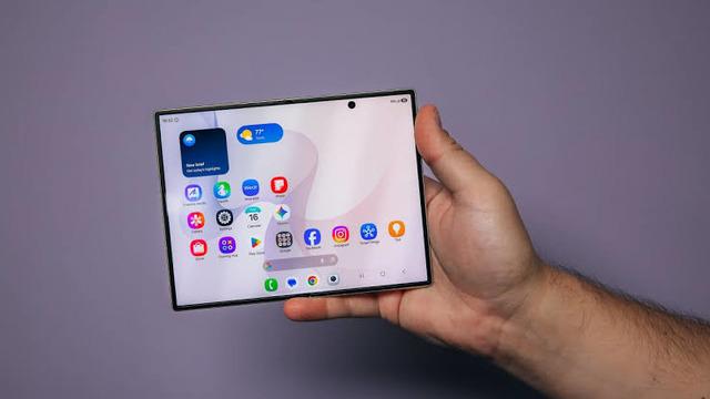 Galaxy Z Fold 8'deki Ekran Esnemesi Hata Değil, Tasarım Tercihi Çıktı