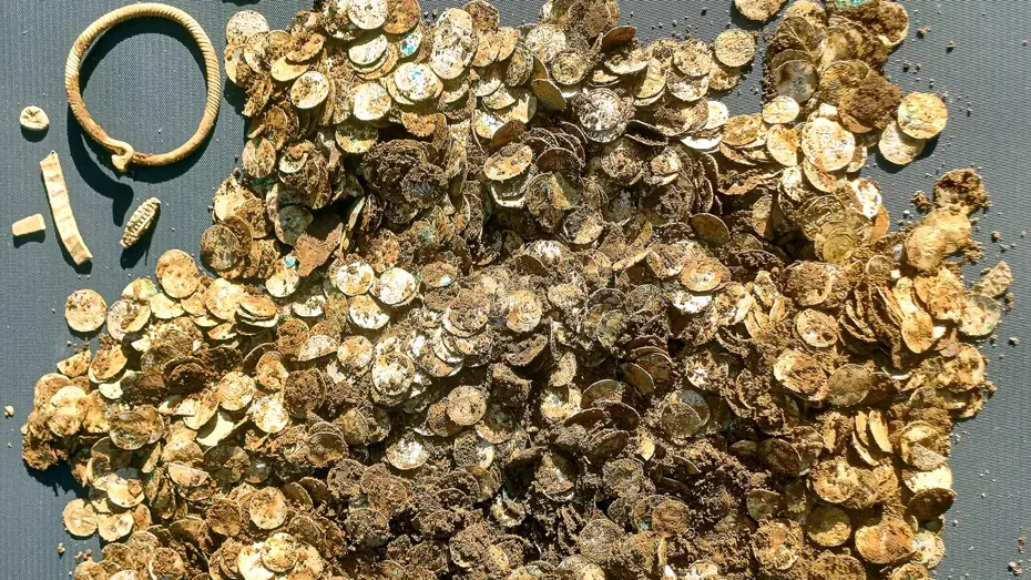 Finlandiya'da Metal Dedektörüyle 4,5 Kilogramlık Bin Yıllık Viking Hazinesi Bulundu